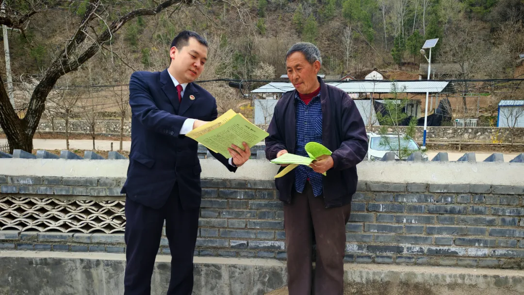 卢氏县人民检察院开展文明祭祀与森林防火宣传活动